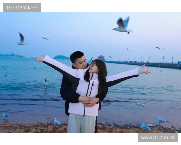 爱情从打嗝开始：那些猝不及防的心动瞬间